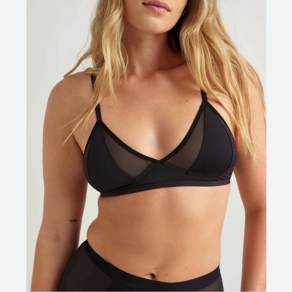 Saalt mesh‎ black no wire strappy light support bralette sz medium M black